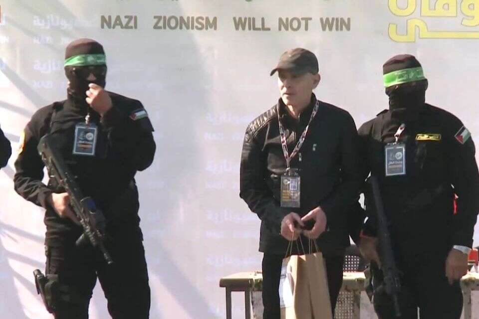 קית' סיגל מועבר לצלב האדום בנמל עזה , ללא