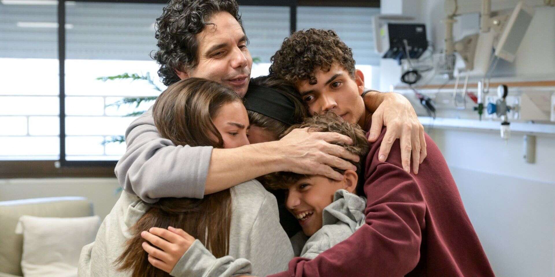 עופר קלדרון וילדיו , ללא