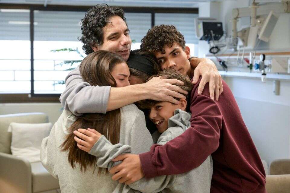 עופר קלדרון וילדיו , ללא