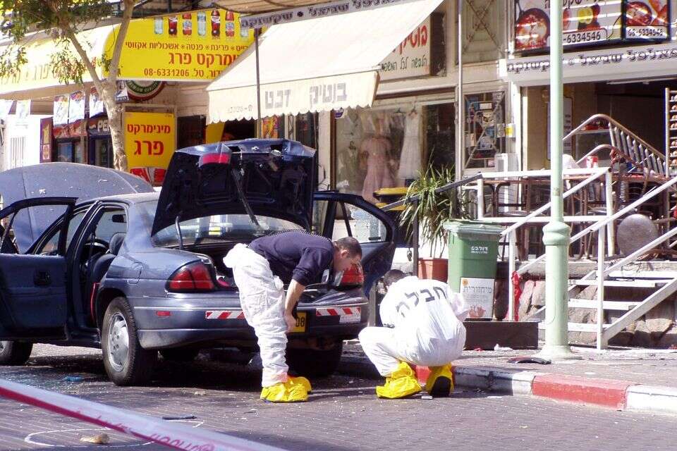 מתכנן הפיגוע שוחרר בעסקה: זירת הפיגוע במאפייה באילת, ינואר 2007 (ארכיון) , רונית זילברשטיין