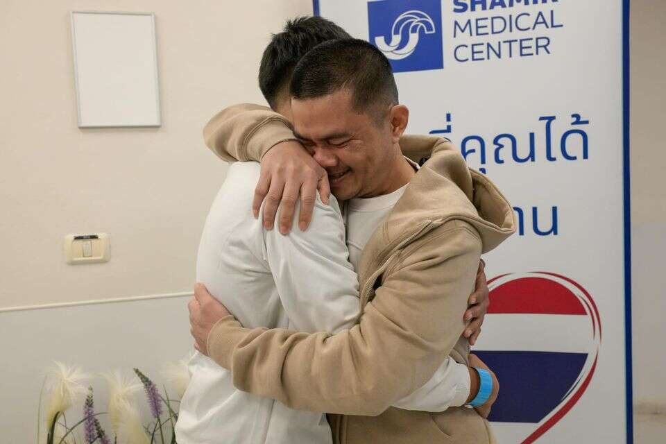 איחוד מרגש:
האזרחים התאילנדים ששוחררו מהשבי מתאחדים עם בני משפחותיהם , מעיין טואף / לע"מ