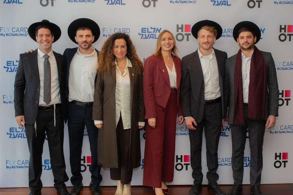 שתי המנכ"ליות עם שחקני "שבאבניקים" , אלון טלמור