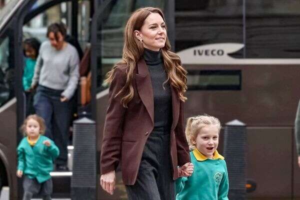 הנסיכה מוויילס, קייט מידלטון, עם ילדה בטיול למוזיאון , EPA