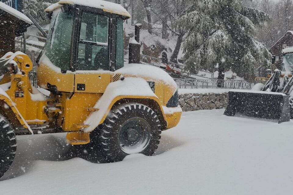 פינוי שלג בחרמון בדחפור בשבוע שעבר , רעות לוי, אודם