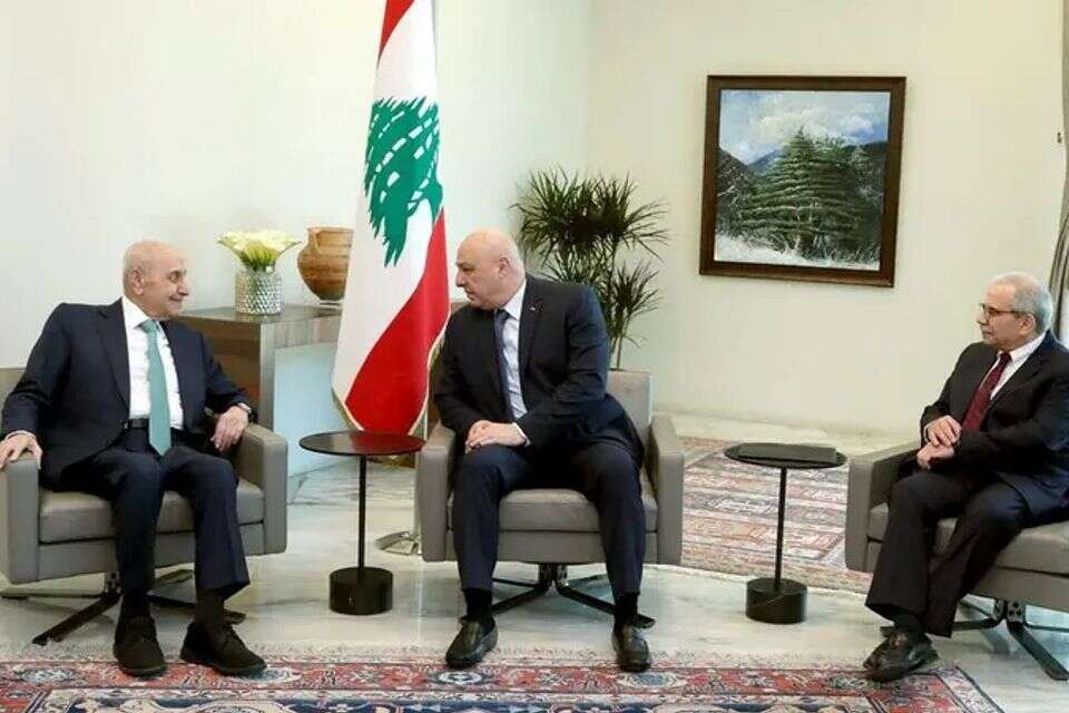 ראש הממשלה הלבנוני נוואף סלאם (ימין), נשיא לבנון ג'וזף עאון (במרכז), יו"ר פרלמנט הלבנוני נביה ברי , רשתות חברתיות