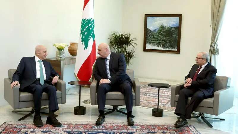 נשיא לבנון ג'וזף עאון וראש הממשלה הלבנוני נוואף סלאם, לצד יו"ר פרלמנט הלבנוני. "פוליטיקאים לבנונים מפחדים שאם הם ילכו על פירוק הנשק של חיזבאללה, פתאום יהיה הסכם בין איראן לארה"ב". , רשתות חברתיות