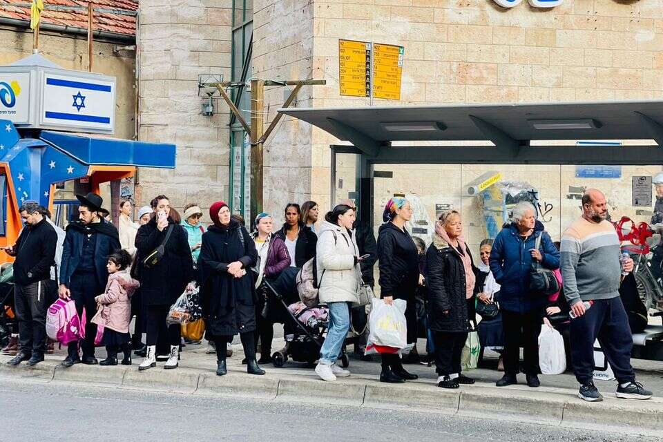 תחנת אוטובוס בירושלים , יוני ריקנר