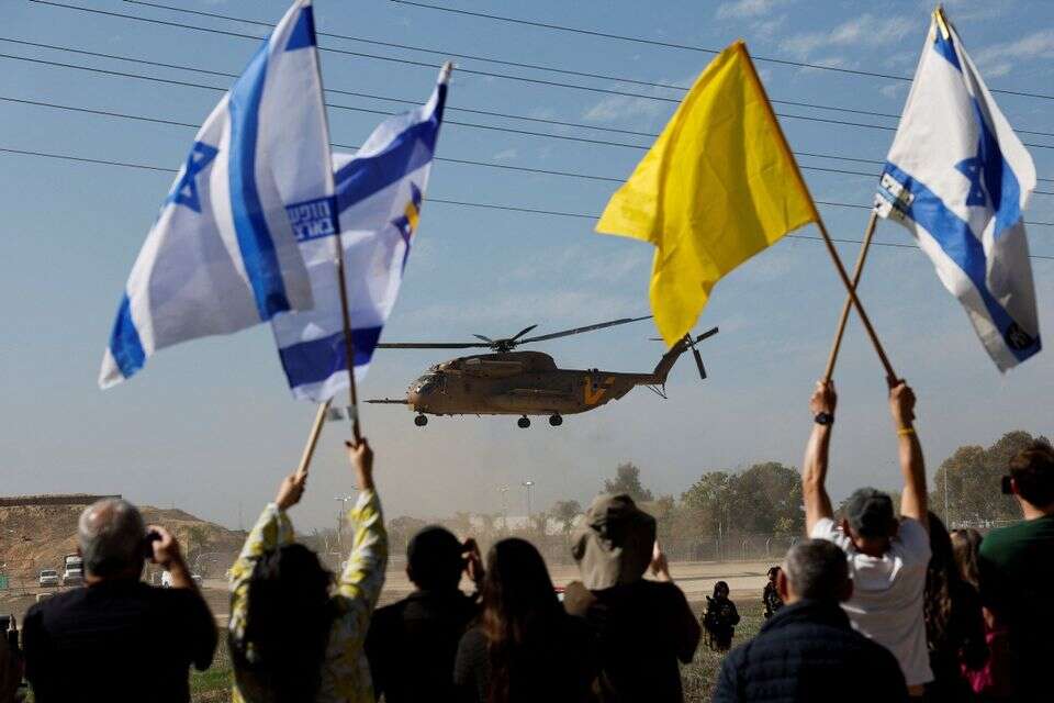 המסוק בדרך לבית החולים , .