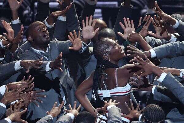 דואצ'י , רויטרס