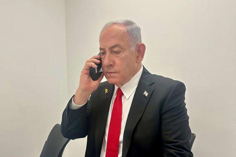 ראש הממשלה נתניהו בטלפון (ארכיון) , דוברות ראש הממשלה