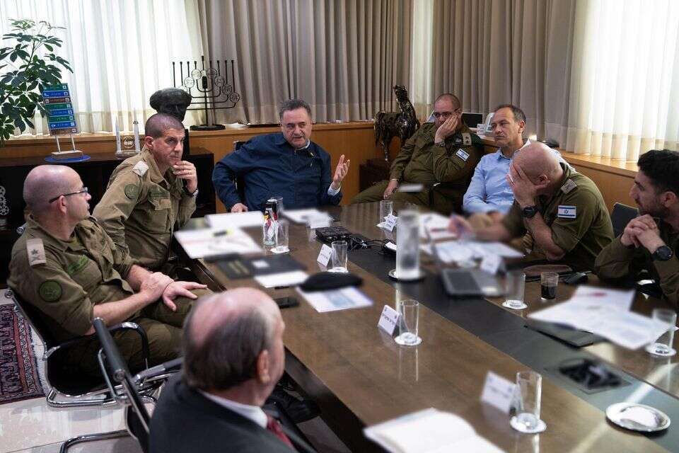 שר הביטחון ישראל כ"ץ בדיון על תכנית יציאת העזתים מרצון , אריאל חרמוני, משרד הביטחון