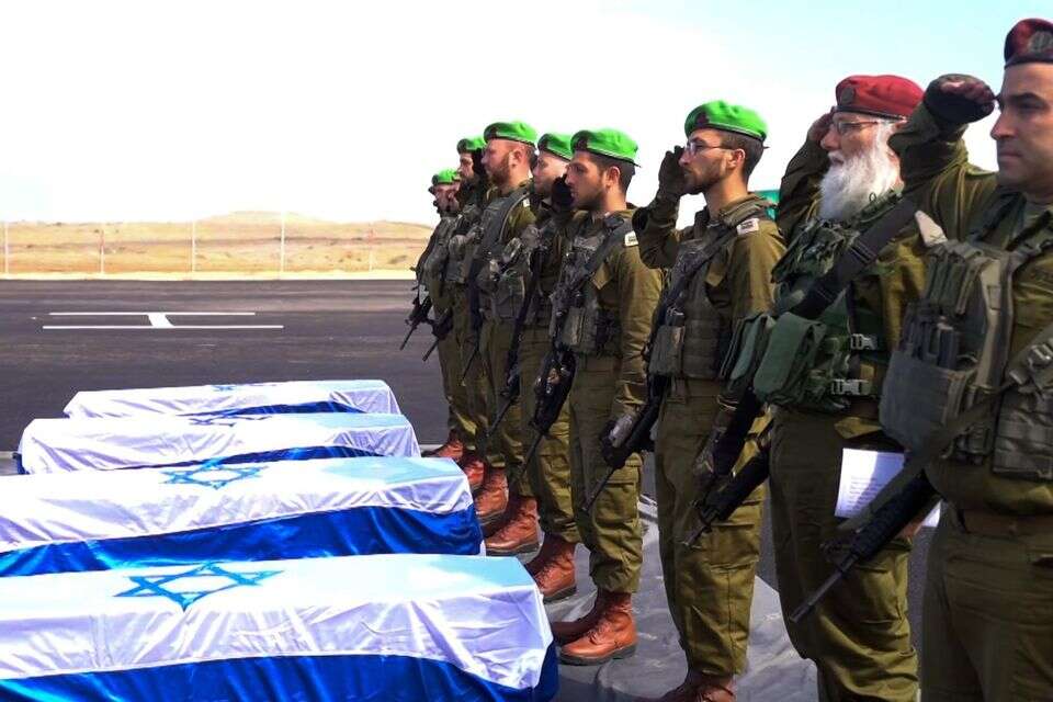 ארונות עטופים בדגלי ישראל: הטקס הצבאי לחטופים החללים , דובר צה"ל