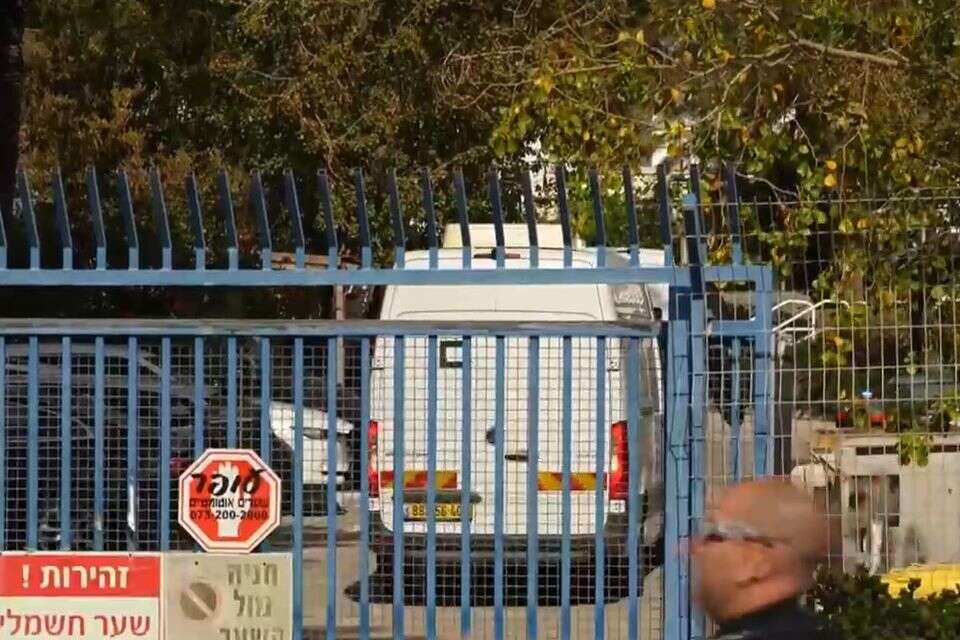 שיירת החטופים החללים מגיעה למרכז לרפואה משפטית (ארכיון) , .