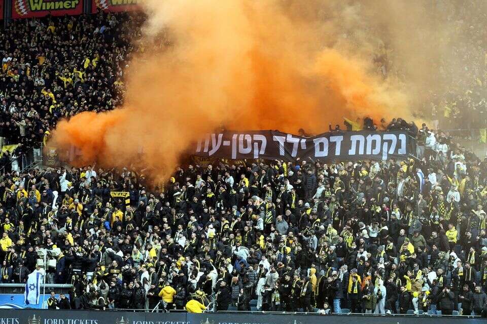 השלט של אוהדי בית"ר , אלן שיבר