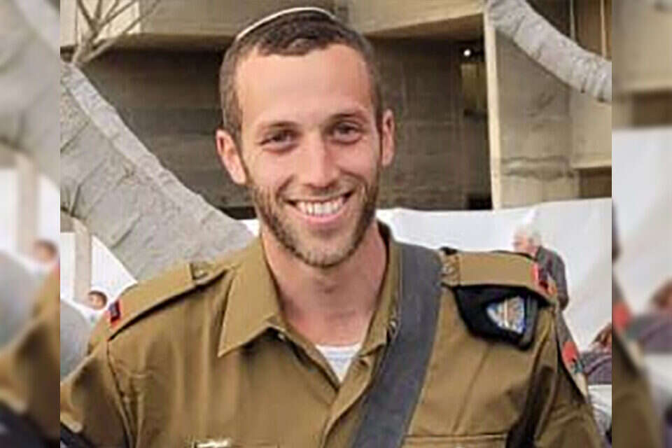 גיבור מבחירה. סרן אמתי צבי ז"ל שנפל בקרב בגבול לבנון , ללא