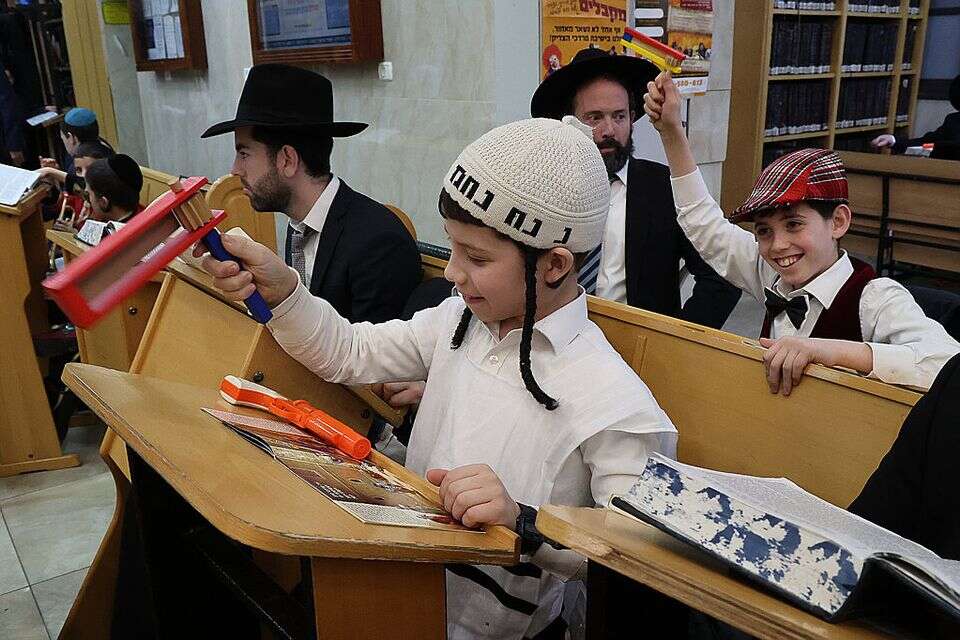 קריאת מגילת אסתר , קוקו