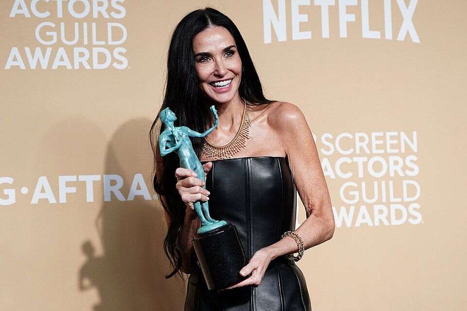 הרווח כולו שלה. מור , AP