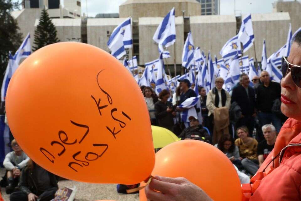 בלון כתום לזכר רציחתם של שירי, אריאל וכפיר ביבס , גדעון מרקוביץ'