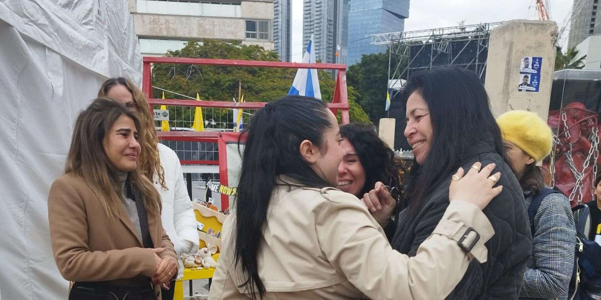 לירי אלבג במפגש עם המורות שלה , ללא קרדיט