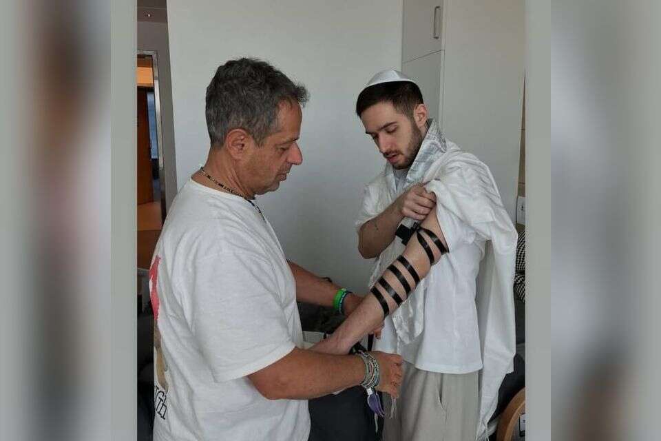 עומר שם טוב מניח תפילין , אינסטגרם