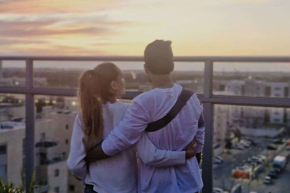 אביטל דקל חן עם בעלה, שורד השבי שגיא דקל חן , מתוך אינסטגרם