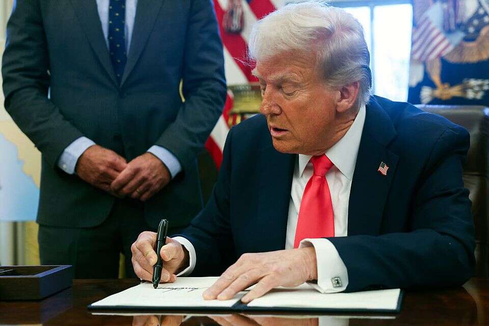 הנשיא דונלד טראמפ. מאז כניסתו לתפקיד, אישר ממשל טראמפ כמעט 12 מיליארד דולר במכירות נשק לישראל. , AP