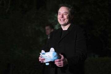 אילון מאסק מספק הסברים לגבי ילדיו