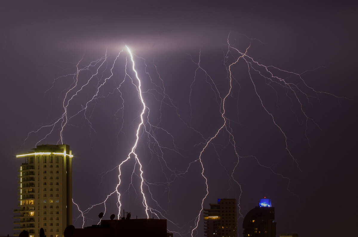 הסופה "ביירון" מתקרבת: חשש להצפות במרכז, צפי לעשרות מ"מ משקעים בשעות בודדות