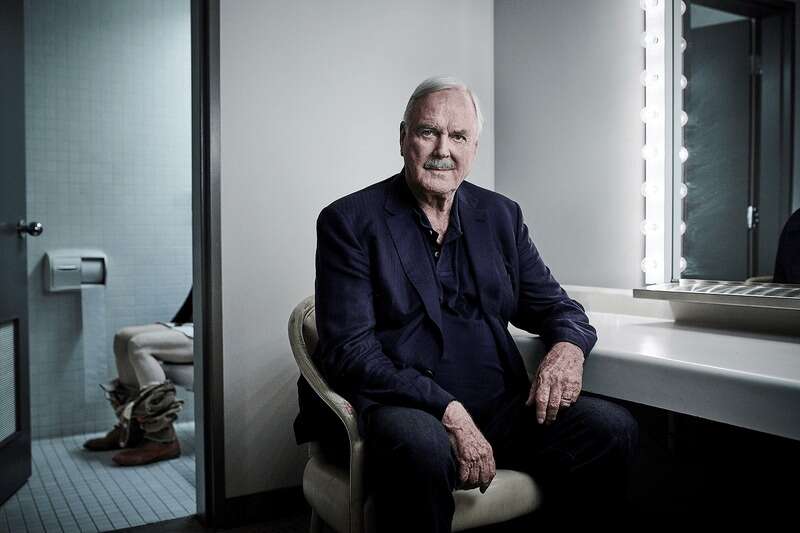 נכנע לאיומי ה-BDS: הקומיקאי ג'ון קליז מבטל את הופעותיו בישראל