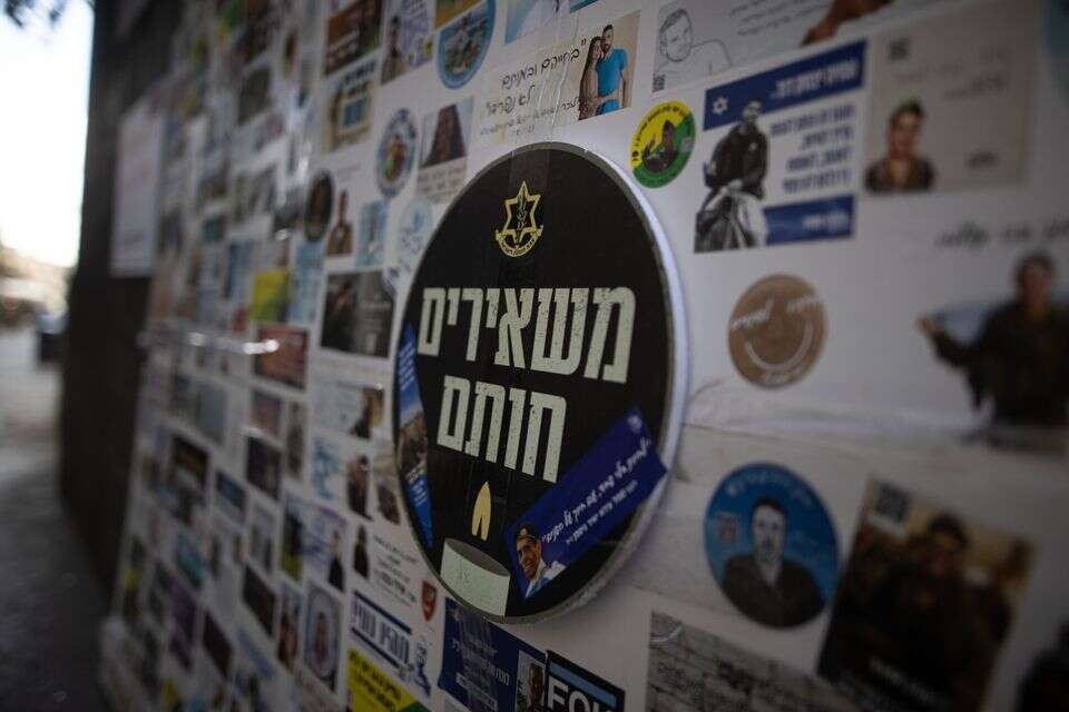 קיר גבורה בכיכר ציון  , אורן בן חקון