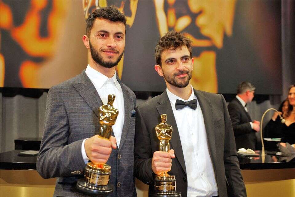 יובל אברהם ובאסל עדרה עם הפסלונים המוזהבים , רויטרס