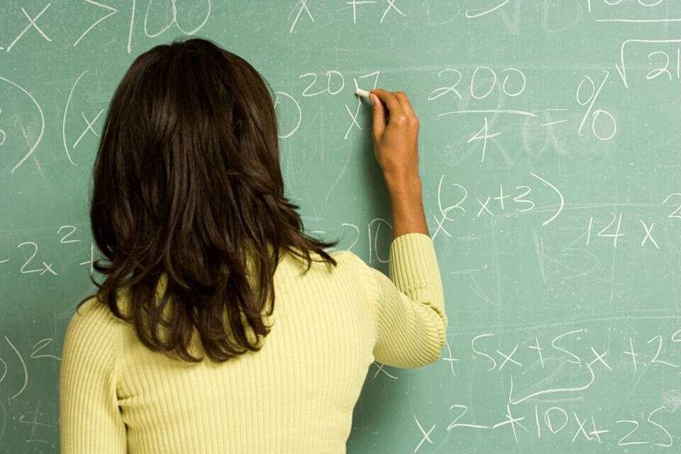"כיוון את הטאבלט מתחת לחצאית" , 	ThinkstockPhoto