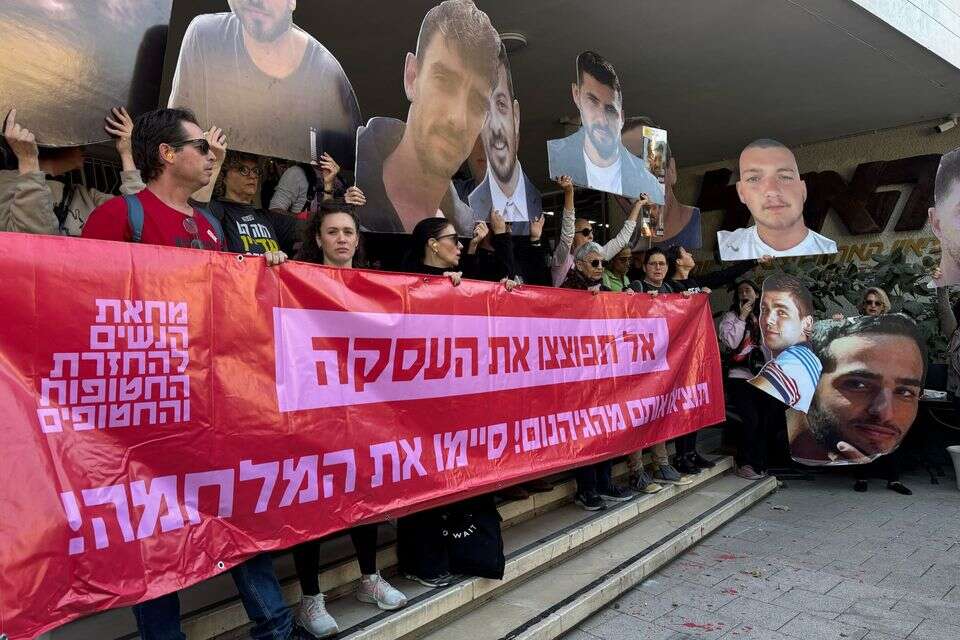 "תוציאו אותם מהגיהנום, סיימו את המלחמה". המפגינים, היום , מחאת הנשים