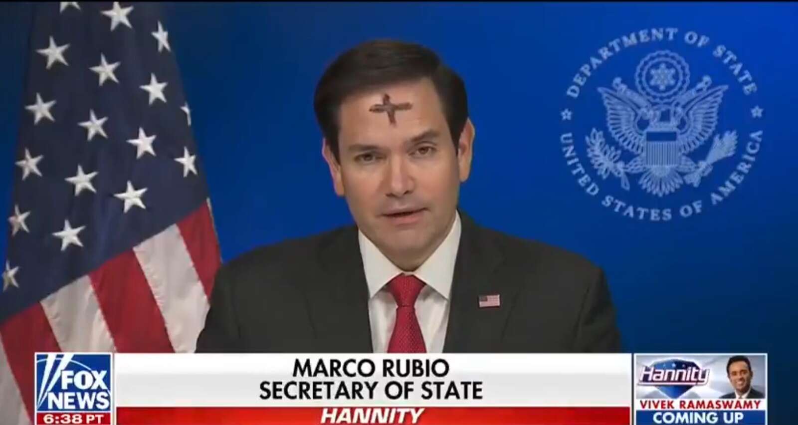 מרקו רוביו עם סימן הצלב של תענית "יום רביעי של האפר". מגדיר עצמו כקתולי אדוק , פוקס