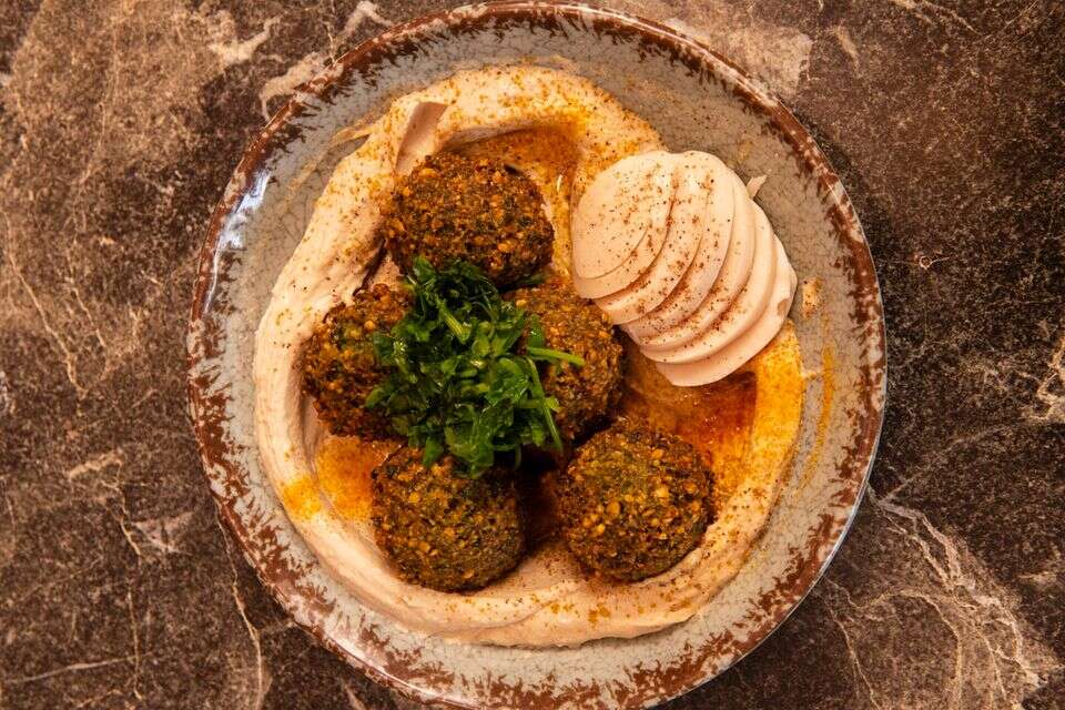 הפלאפל של "האק" , ירדן בייקר