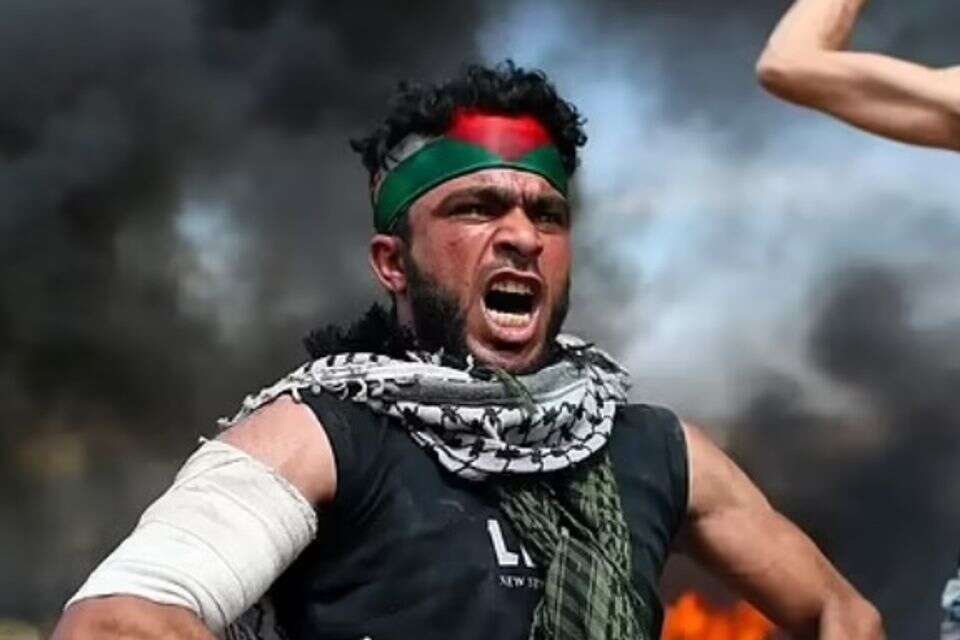 אבו ואדי במהלך פעילות טרור ברצועה, לפני שהחליט לעזוב לאירופה , ארגון המלחמה באנטישמיות בבריטניה