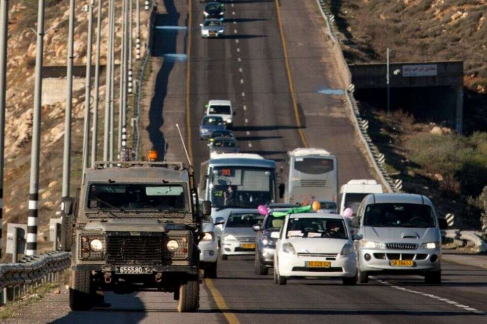הכביש יורחב לשני נתיבים בשני הכיוונים. היציאה מביתר עילית , דודי ועקנין