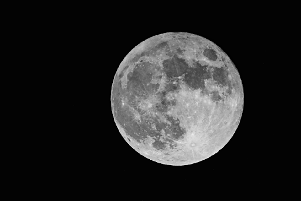 "סופר מון חריג": הירח הגדול ביותר מאז 2019 יופיע במהלך השבוע