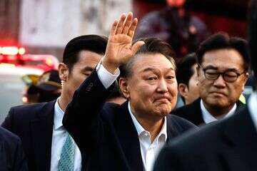 נשיא דרום קוריאה המודח, יון סוק-יאול, עם שחרורו ממעצר , אי.פיאיי