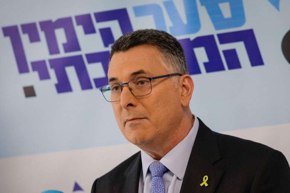 שר החוץ גדעון סער , אורן בן חקון