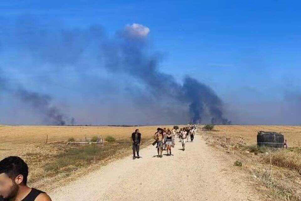 תיעוד הבריחה ממסיבת הנובה בבוקר 7 באוקטובר 2023 , השימוש נעשה בהתאם לסעיף 27א׳ לחוק זכויות יוצרים