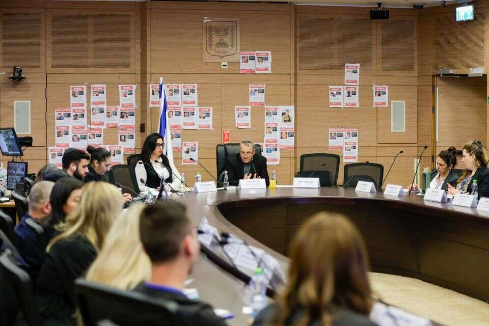 וועדת העלייה והקליטה. המטרה - להביא את הקטינים מכת "לב טהור" לשיקום בארץ , אורן בן חקון