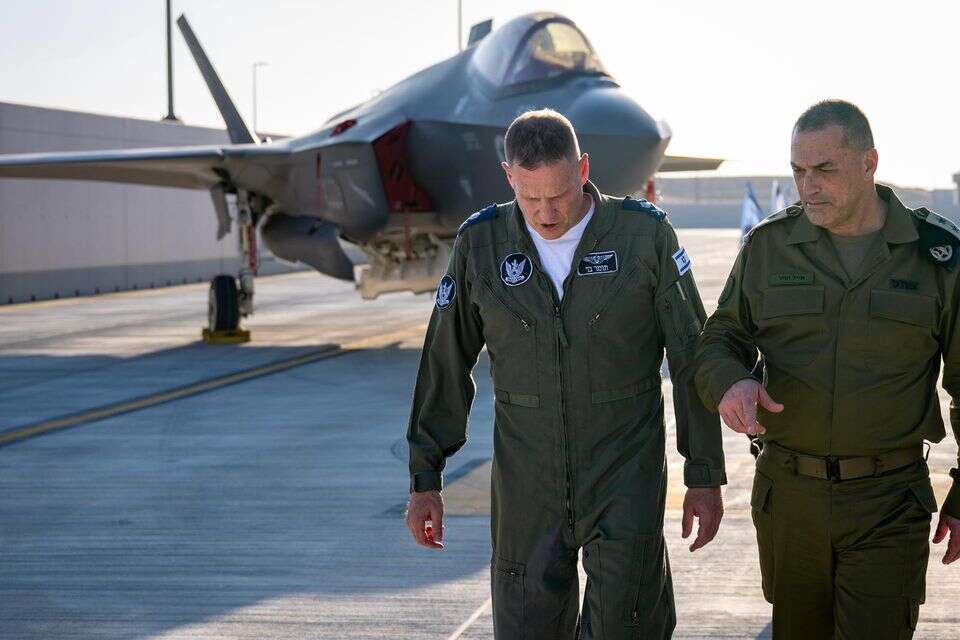 הרמטכ"ל אייל זמיר ומפקד חיל האוויר, תומר בר , דובר צה"ל