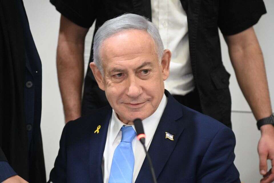 למעלה מ-40 ראשי רשויות חתמו על מכתב הקורא לנתניהו לקיים את פסיקת בג"ץ המורה על הקפאת הפיטורים של רונן בר , יאיר שגיא