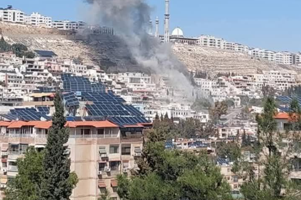 תיעוד תקיפת המבנה בלב שכונת המגורים היוקרתית בדמשק , סעיף 27 א רשתות חברתיות