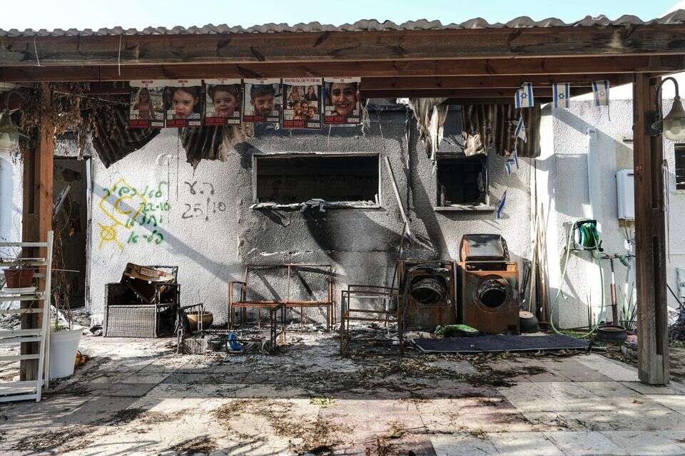 ההריסות בקיבוץ ניר עוז אחרי 7 באוקטובר , ללא