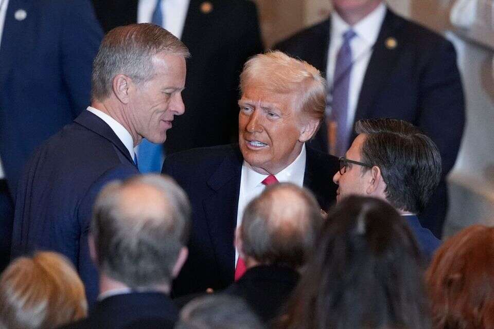 ג'ון ת'ון, מנהיג הרוב הרפובליקני בסנאט והנשיא טראמפ , AP