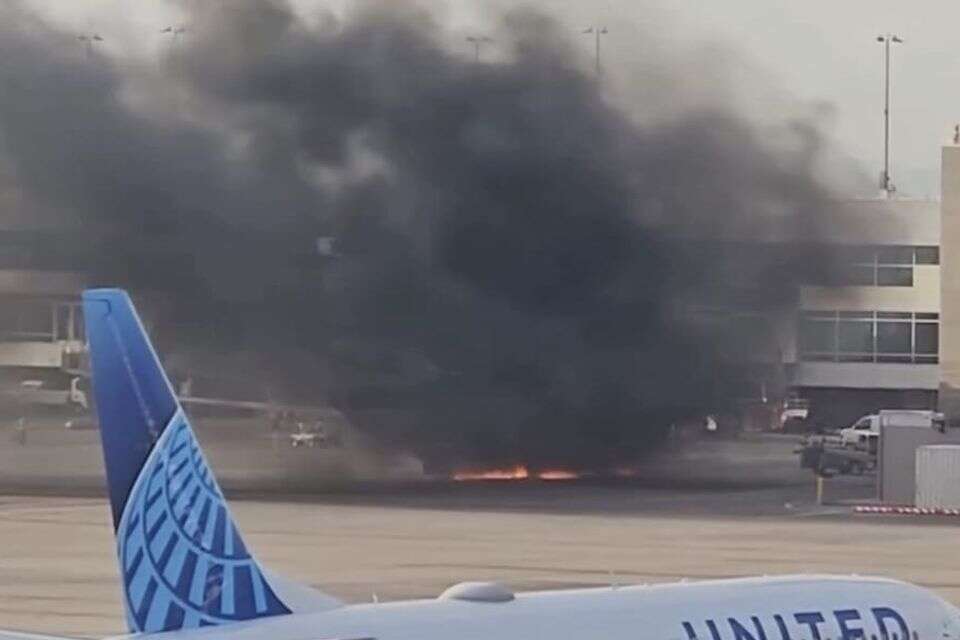 מטוס "אמריקן איירליינס" שעלה באש בדנוור , מתוך טוויטר