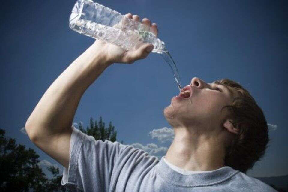שותה מים , GettyImages