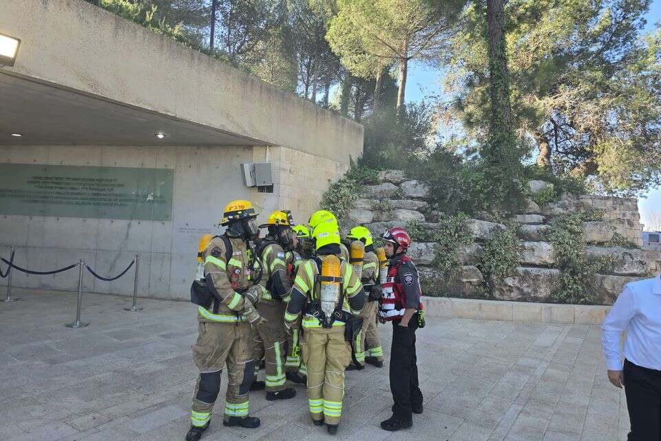 זירת השריפה במתחם "יד לילד" במוזיאון "יד ושם" , כבאות והצלה 